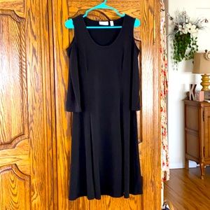 Susan Graver black, Cold shoulder, FitnFlare. Like new. Size M